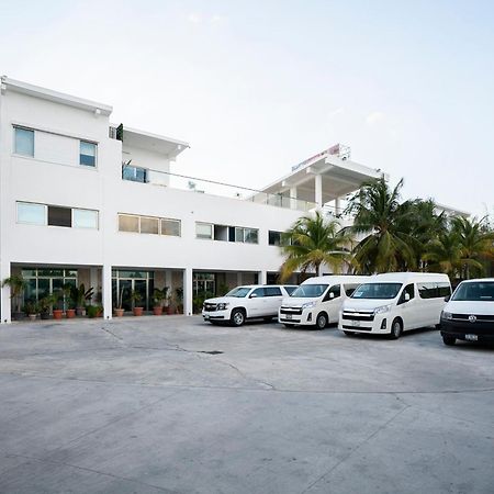Capital O Cancun International Airport 24 7 Exterior foto